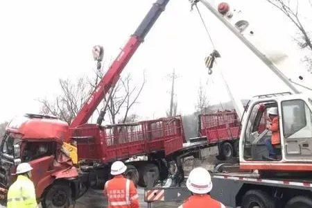 24小时道路救援电话汕梅高速拖车公司G78车轮改装高速路应急救援拖车